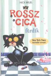 Rossz Cica fürdik
